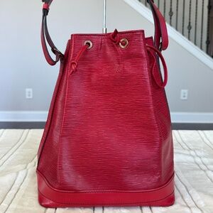 LOUIS VUITTON Epi Noe GM